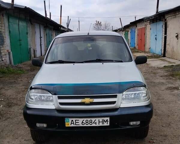 Сірий Шевроле Нива, об'ємом двигуна 1.7 л та пробігом 158 тис. км за 4200 $, фото 4 на Automoto.ua