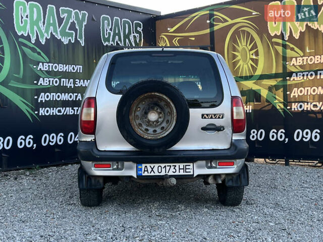 Серый Шевроле Нива, объемом двигателя 1.7 л и пробегом 232 тыс. км за 2700 $, фото 6 на Automoto.ua