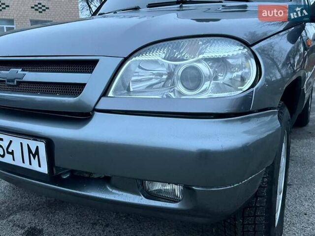 Сірий Шевроле Нива, об'ємом двигуна 1.7 л та пробігом 201 тис. км за 3999 $, фото 29 на Automoto.ua