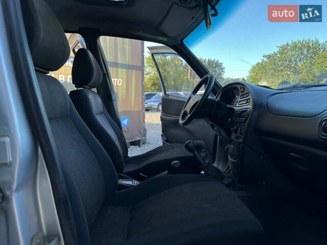 Серый Шевроле Нива, объемом двигателя 1.7 л и пробегом 232 тыс. км за 2700 $, фото 16 на Automoto.ua
