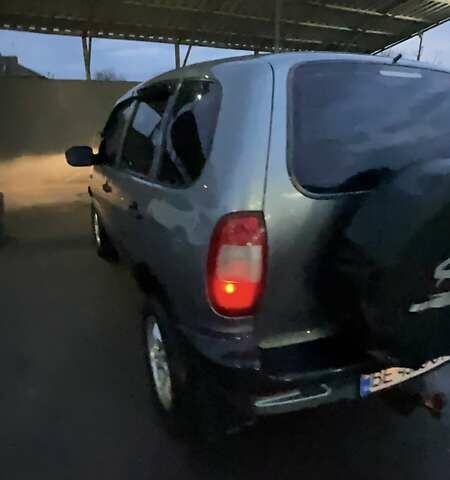 Сірий Шевроле Нива, об'ємом двигуна 1.7 л та пробігом 199 тис. км за 3000 $, фото 7 на Automoto.ua