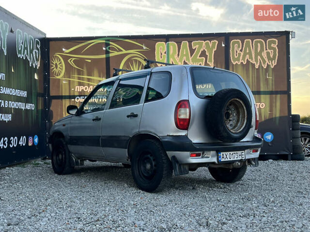 Серый Шевроле Нива, объемом двигателя 1.7 л и пробегом 232 тыс. км за 2700 $, фото 7 на Automoto.ua