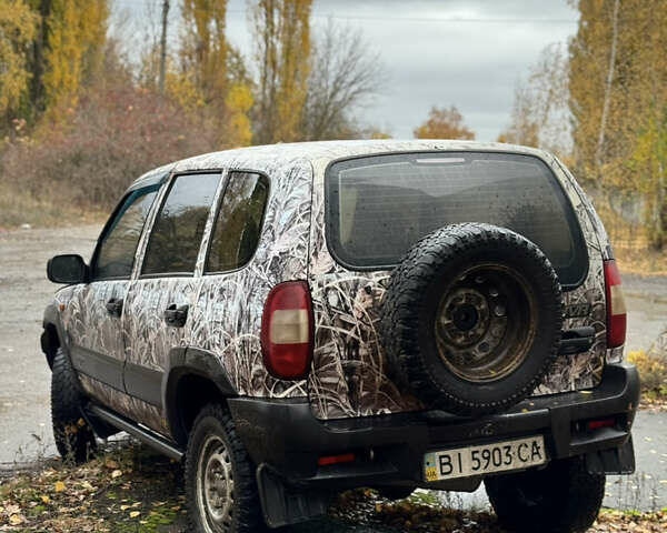 Сірий Шевроле Нива, об'ємом двигуна 1.7 л та пробігом 300 тис. км за 2999 $, фото 9 на Automoto.ua