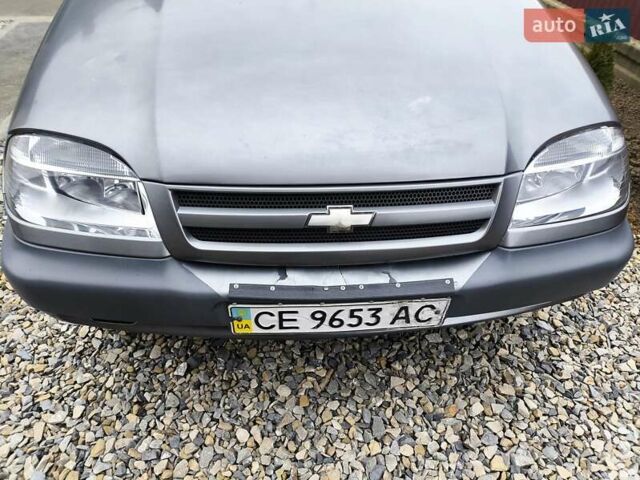 Серый Шевроле Нива, объемом двигателя 1.7 л и пробегом 153 тыс. км за 3800 $, фото 3 на Automoto.ua