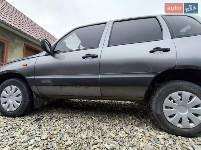 Серый Шевроле Нива, объемом двигателя 1.7 л и пробегом 153 тыс. км за 3800 $, фото 7 на Automoto.ua