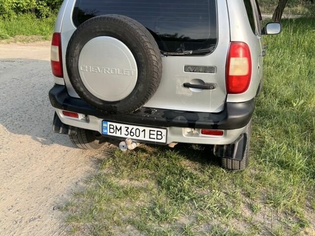 Серый Шевроле Нива, объемом двигателя 1.7 л и пробегом 247 тыс. км за 3500 $, фото 2 на Automoto.ua