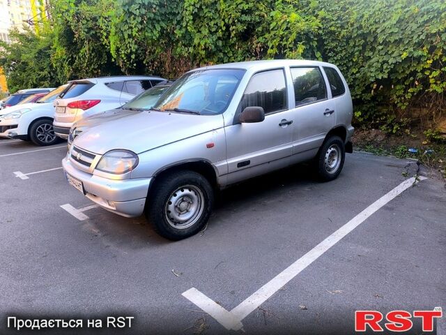 Сірий Шевроле Нива, об'ємом двигуна 1.7 л та пробігом 180 тис. км за 3700 $, фото 3 на Automoto.ua