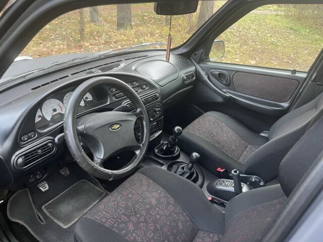 Сірий Шевроле Нива, об'ємом двигуна 1.7 л та пробігом 250 тис. км за 3500 $, фото 5 на Automoto.ua