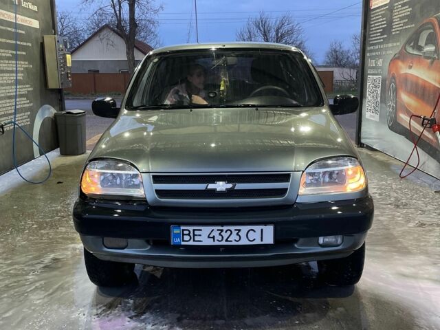 Шевроле Нива 2006 у Миколаєві на Automoto.ua Сірий Шевроле Нива, об'ємом двигуна 1.7 л та пробігом 190 тис. км за 2866 $, фото 2 на Automoto.ua