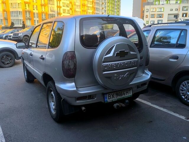 Сірий Шевроле Нива, об'ємом двигуна 1.7 л та пробігом 180 тис. км за 3700 $, фото 1 на Automoto.ua