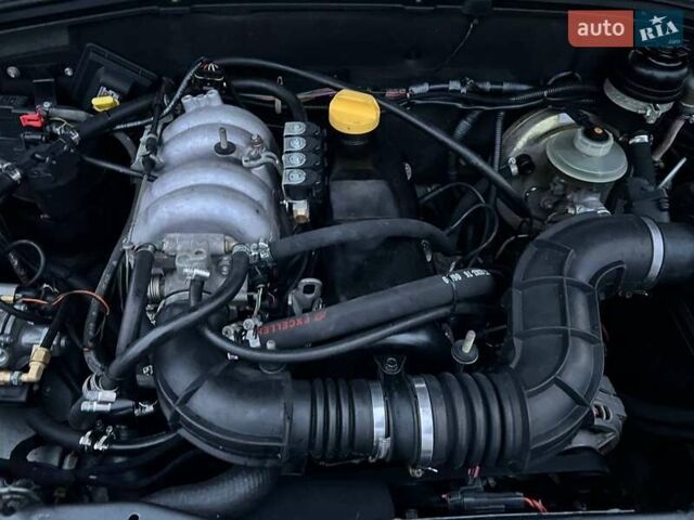 Сірий Шевроле Нива, об'ємом двигуна 1.7 л та пробігом 201 тис. км за 3999 $, фото 56 на Automoto.ua