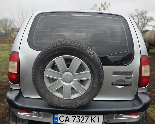 Сірий Шевроле Нива, об'ємом двигуна 1.7 л та пробігом 173 тис. км за 4200 $, фото 5 на Automoto.ua