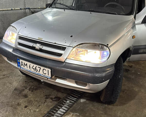 Серый Шевроле Нива, объемом двигателя 1.69 л и пробегом 160 тыс. км за 2800 $, фото 14 на Automoto.ua