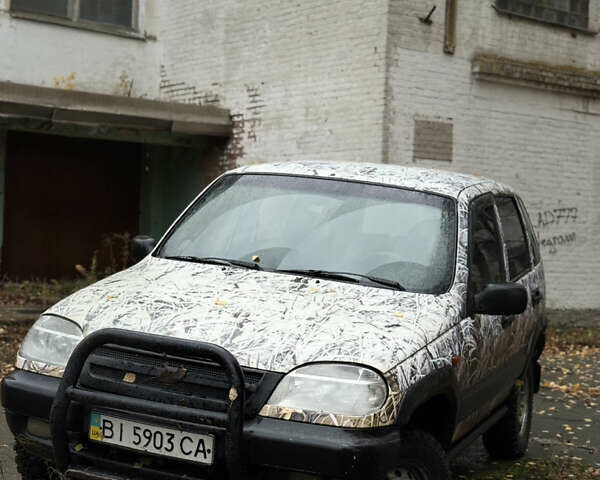 Сірий Шевроле Нива, об'ємом двигуна 1.7 л та пробігом 300 тис. км за 2999 $, фото 19 на Automoto.ua