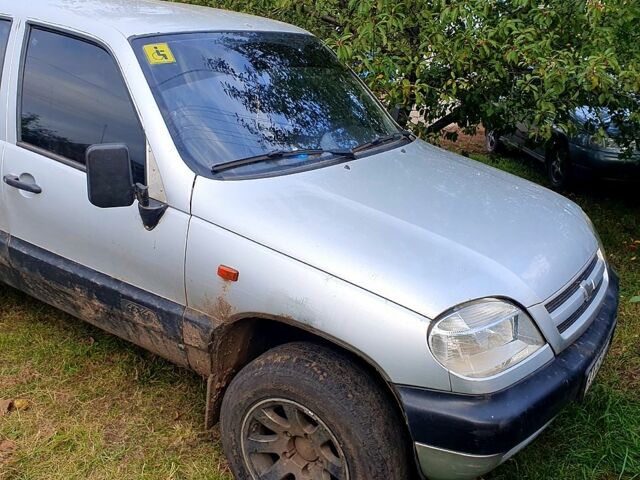 Серый Шевроле Нива, объемом двигателя 1.7 л и пробегом 0 тыс. км за 1550 $, фото 2 на Automoto.ua