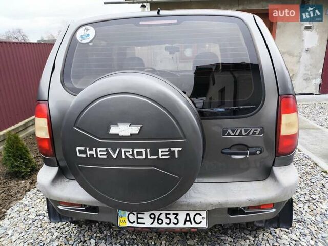 Серый Шевроле Нива, объемом двигателя 1.7 л и пробегом 153 тыс. км за 3800 $, фото 4 на Automoto.ua