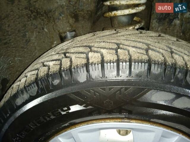 Серый Шевроле Нива, объемом двигателя 1.7 л и пробегом 200 тыс. км за 3600 $, фото 3 на Automoto.ua
