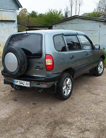Шевроле Нива 2006 в Кролевце на Automoto.ua Серый Шевроле Нива, объемом двигателя 1.7 л и пробегом 154 тыс. км за 5200 $, фото 4 на Automoto.ua
