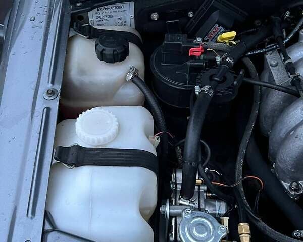 Сірий Шевроле Нива, об'ємом двигуна 1.7 л та пробігом 201 тис. км за 3999 $, фото 58 на Automoto.ua