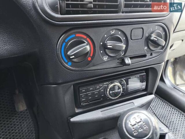 Серый Шевроле Нива, объемом двигателя 1.7 л и пробегом 153 тыс. км за 3800 $, фото 22 на Automoto.ua