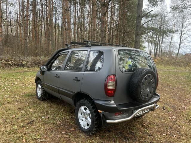 Сірий Шевроле Нива, об'ємом двигуна 1.7 л та пробігом 250 тис. км за 3500 $, фото 3 на Automoto.ua