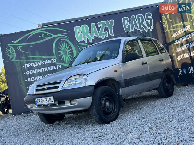 Серый Шевроле Нива, объемом двигателя 1.7 л и пробегом 232 тыс. км за 2700 $, фото 2 на Automoto.ua