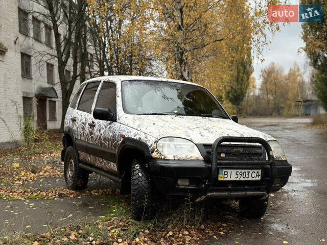 Сірий Шевроле Нива, об'ємом двигуна 1.7 л та пробігом 300 тис. км за 2999 $, фото 20 на Automoto.ua