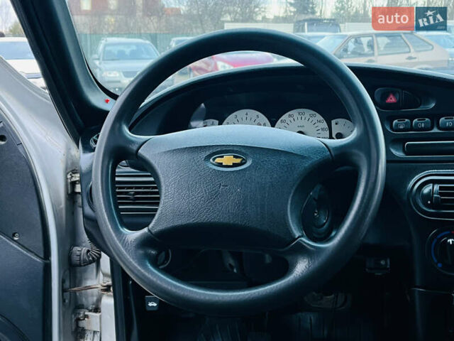 Сірий Шевроле Нива, об'ємом двигуна 1.69 л та пробігом 232 тис. км за 3400 $, фото 13 на Automoto.ua