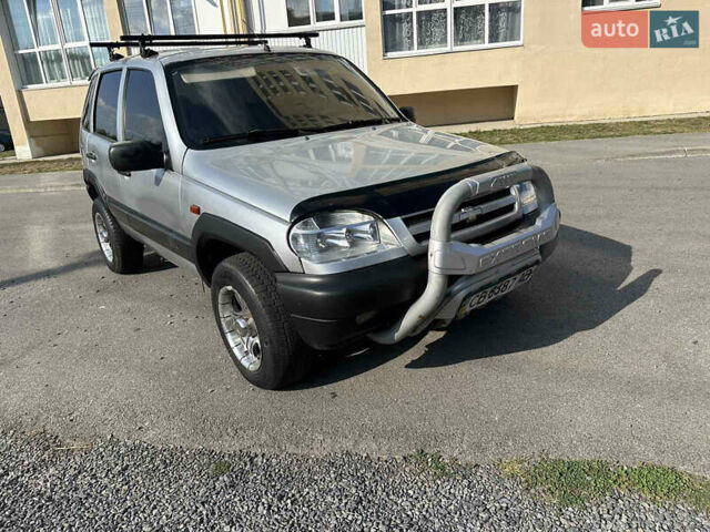 Серый Шевроле Нива, объемом двигателя 1.7 л и пробегом 100 тыс. км за 3000 $, фото 10 на Automoto.ua