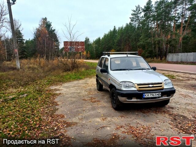 Сірий Шевроле Нива, об'ємом двигуна 1.7 л та пробігом 188 тис. км за 1950 $, фото 1 на Automoto.ua