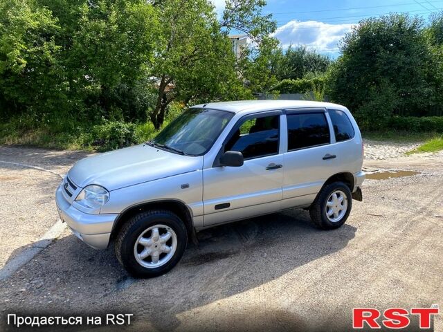 Серый Шевроле Нива, объемом двигателя 1.7 л и пробегом 200 тыс. км за 3350 $, фото 3 на Automoto.ua