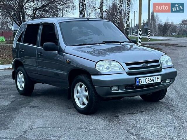 Сірий Шевроле Нива, об'ємом двигуна 1.7 л та пробігом 201 тис. км за 3999 $, фото 9 на Automoto.ua