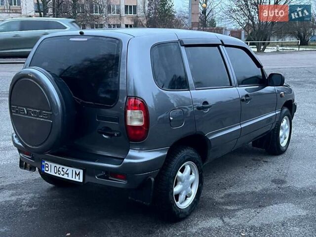 Сірий Шевроле Нива, об'ємом двигуна 1.7 л та пробігом 201 тис. км за 3999 $, фото 4 на Automoto.ua