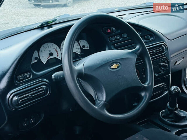 Сірий Шевроле Нива, об'ємом двигуна 1.69 л та пробігом 232 тис. км за 3400 $, фото 9 на Automoto.ua