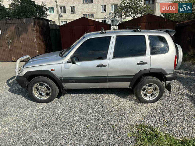 Серый Шевроле Нива, объемом двигателя 1.7 л и пробегом 100 тыс. км за 3000 $, фото 15 на Automoto.ua