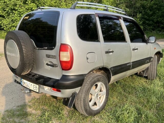 Серый Шевроле Нива, объемом двигателя 1.7 л и пробегом 247 тыс. км за 3500 $, фото 3 на Automoto.ua