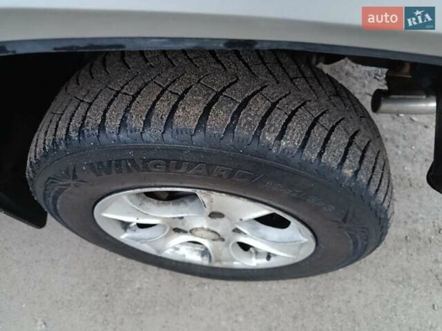 Сірий Шевроле Нива, об'ємом двигуна 1.69 л та пробігом 261 тис. км за 4000 $, фото 2 на Automoto.ua
