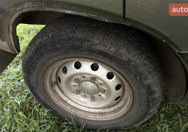 Серый Шевроле Нива, объемом двигателя 1.69 л и пробегом 250 тыс. км за 3300 $, фото 9 на Automoto.ua