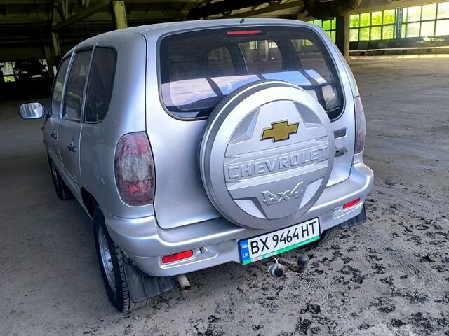 Сірий Шевроле Нива, об'ємом двигуна 1.7 л та пробігом 180 тис. км за 3700 $, фото 4 на Automoto.ua