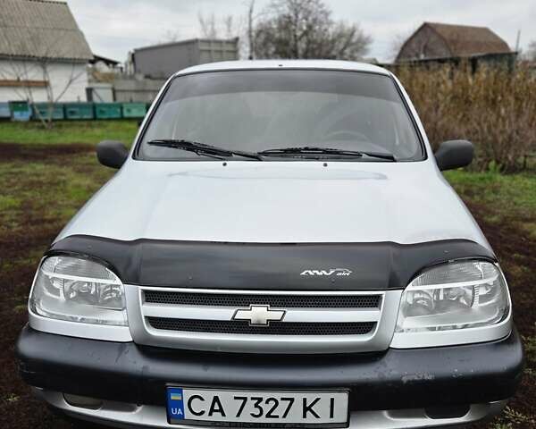 Сірий Шевроле Нива, об'ємом двигуна 1.7 л та пробігом 173 тис. км за 4200 $, фото 4 на Automoto.ua