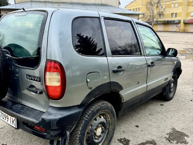 Сірий Шевроле Нива, об'ємом двигуна 1.7 л та пробігом 93 тис. км за 2700 $, фото 4 на Automoto.ua