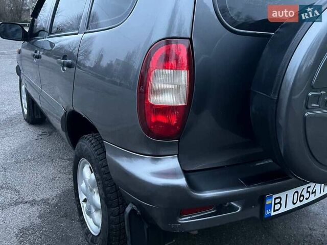 Сірий Шевроле Нива, об'ємом двигуна 1.7 л та пробігом 201 тис. км за 3999 $, фото 11 на Automoto.ua