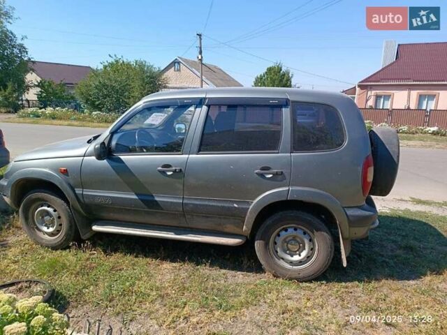 Сірий Шевроле Нива, об'ємом двигуна 1.69 л та пробігом 284 тис. км за 4700 $, фото 14 на Automoto.ua