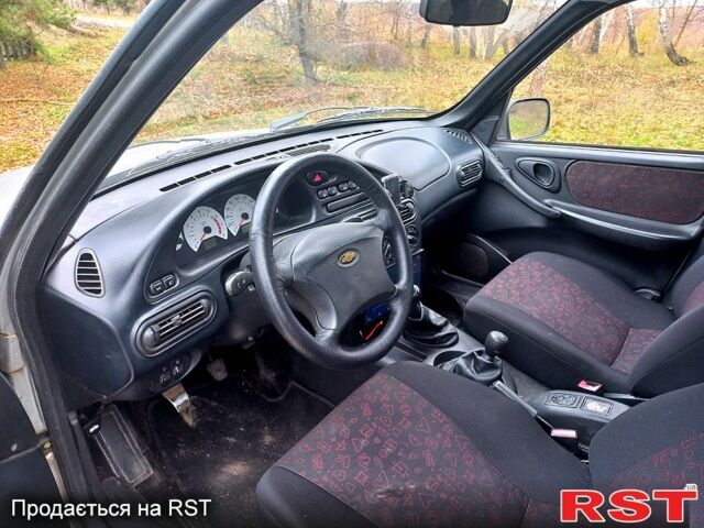 Сірий Шевроле Нива, об'ємом двигуна 1.7 л та пробігом 188 тис. км за 1950 $, фото 4 на Automoto.ua