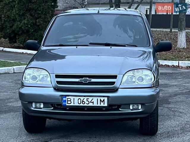 Сірий Шевроле Нива, об'ємом двигуна 1.7 л та пробігом 201 тис. км за 3999 $, фото 7 на Automoto.ua