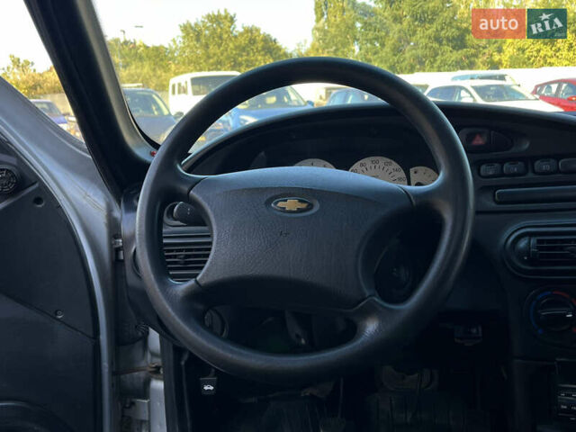 Серый Шевроле Нива, объемом двигателя 1.7 л и пробегом 232 тыс. км за 2700 $, фото 12 на Automoto.ua