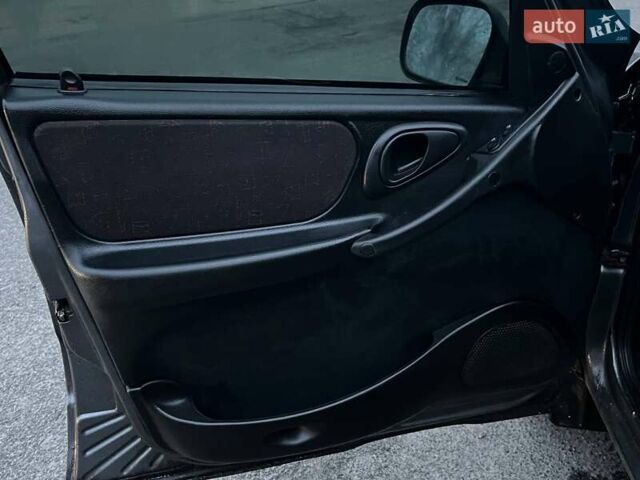 Сірий Шевроле Нива, об'ємом двигуна 1.7 л та пробігом 201 тис. км за 3999 $, фото 30 на Automoto.ua