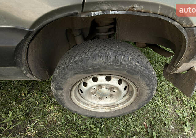 Серый Шевроле Нива, объемом двигателя 1.69 л и пробегом 250 тыс. км за 3300 $, фото 8 на Automoto.ua