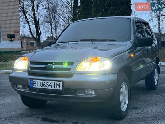 Сірий Шевроле Нива, об'ємом двигуна 1.7 л та пробігом 201 тис. км за 3999 $, фото 62 на Automoto.ua