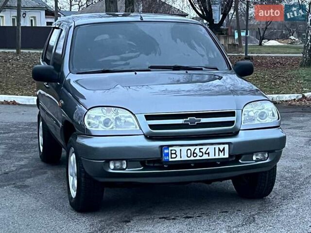 Сірий Шевроле Нива, об'ємом двигуна 1.7 л та пробігом 201 тис. км за 3999 $, фото 3 на Automoto.ua